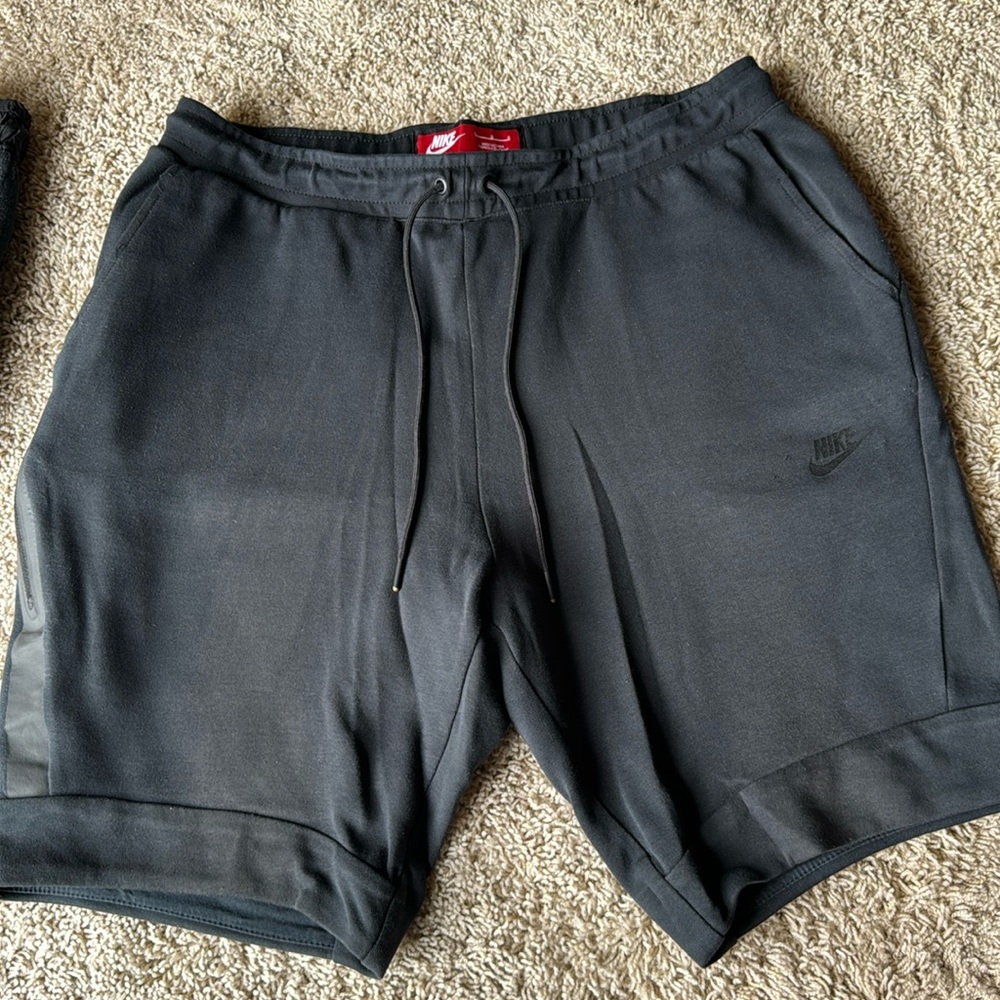 MENS large NIKE SPORTSWEAR TF TECH FLEECE SHORTS BLACK